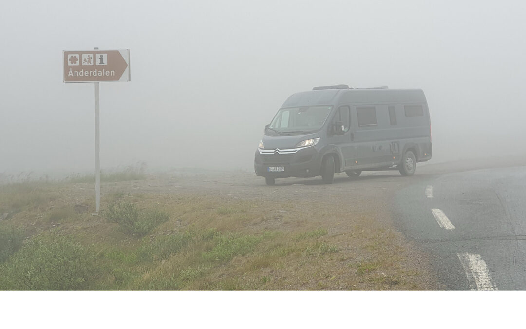 Senja im Nebel und Lichtblicke