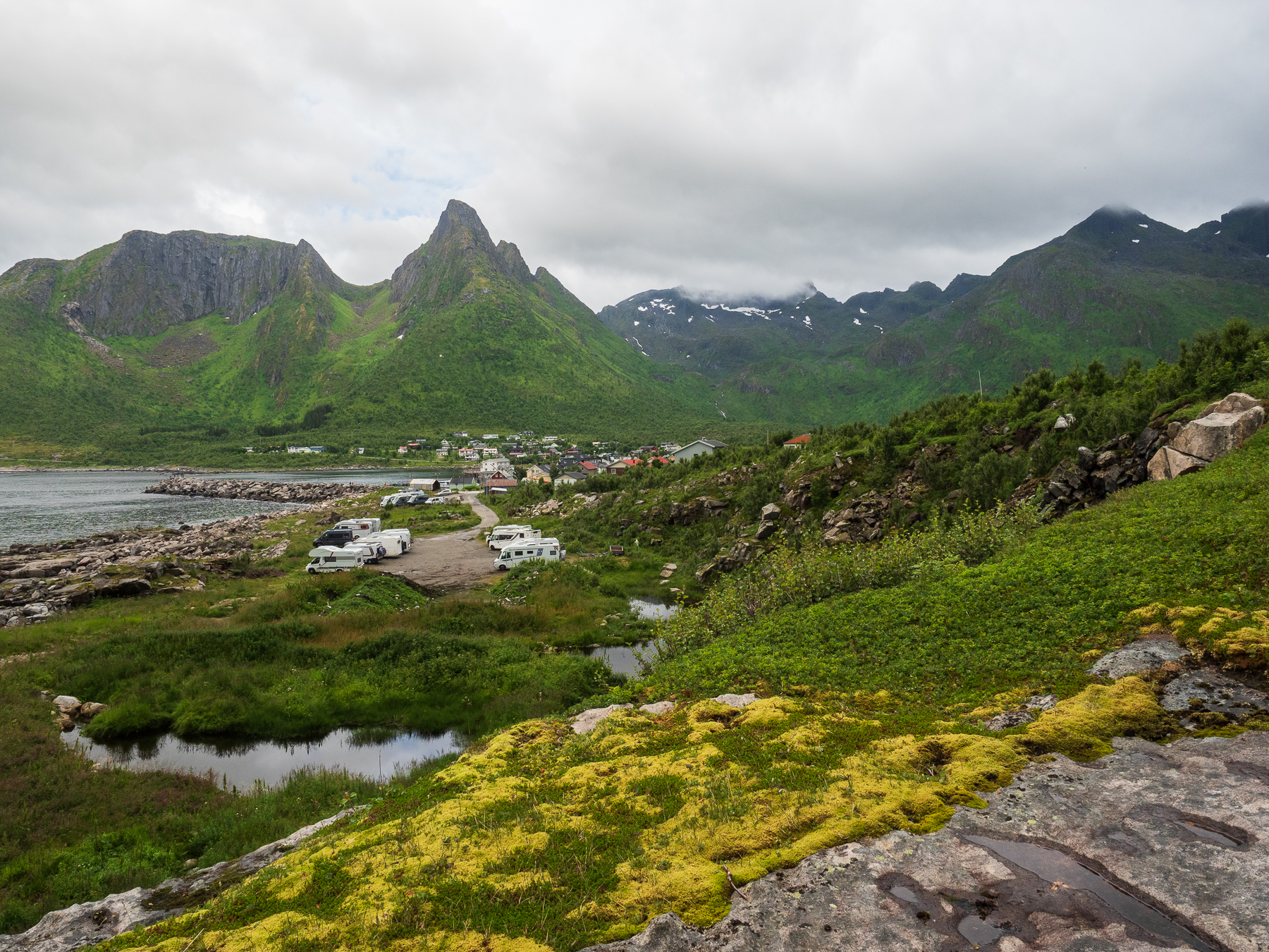 Senja, Parkplatz in Mefjorden