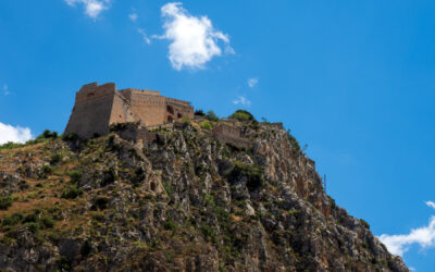 Nafplio –  Venezianische Festung, Blütenpracht und ein Hauch Geschichte