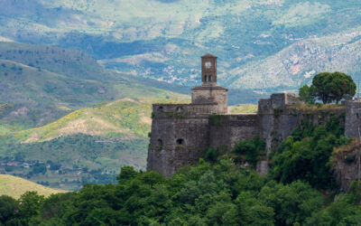 Gjirokastra – Stadt der Steine und Geschichten