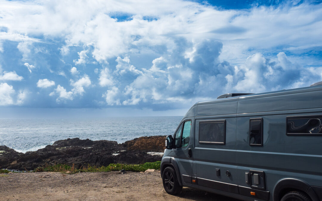 Sines: Parkplatz am Meer