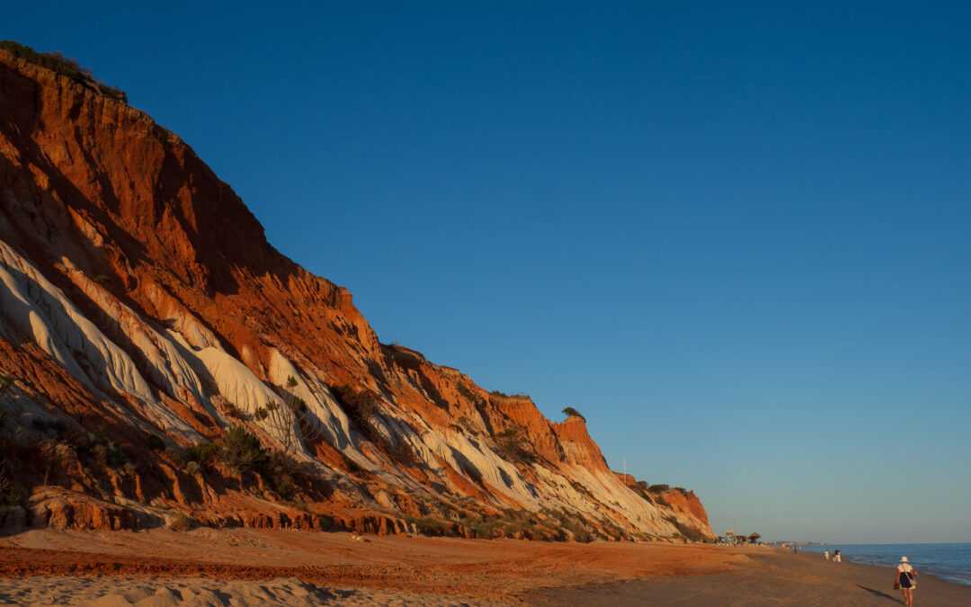 Erster Wasserkontakt, kleine Missgeschicke und ein perfektes Tagesende an der Algarve